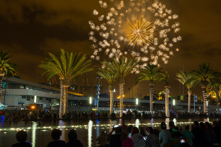 Fanfare fountain with fireworks